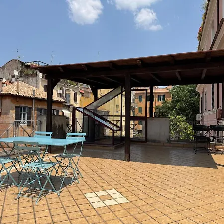 Monti Penthouse 아파트